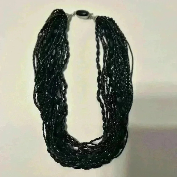 Statement Piece Multi-layered beaded chocked necklace - Picture 7 of 7